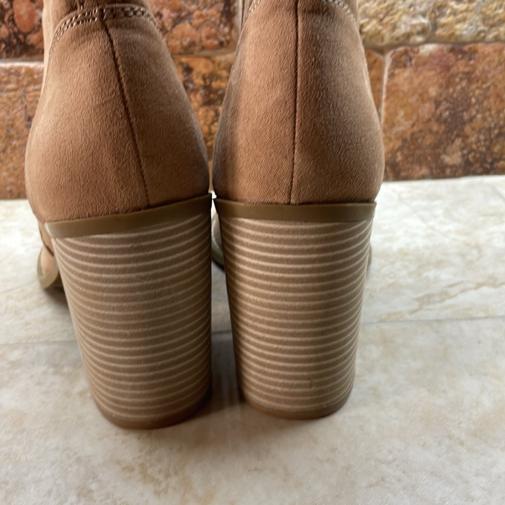 Express Boots Taupe Size 9 Faux Suede Ankle Women’s Block Heel Western Booties - Picture 4 of 16
